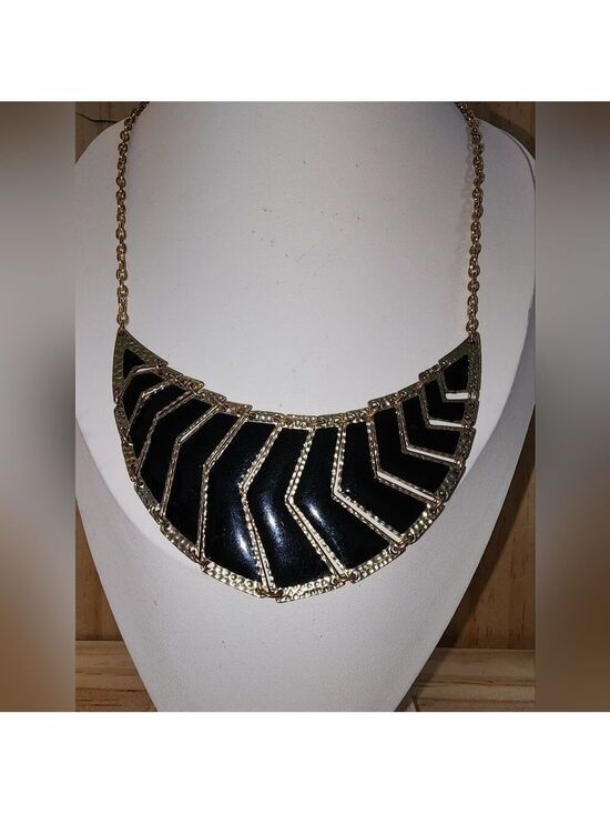 Jewelry - Black and Gold Necklace